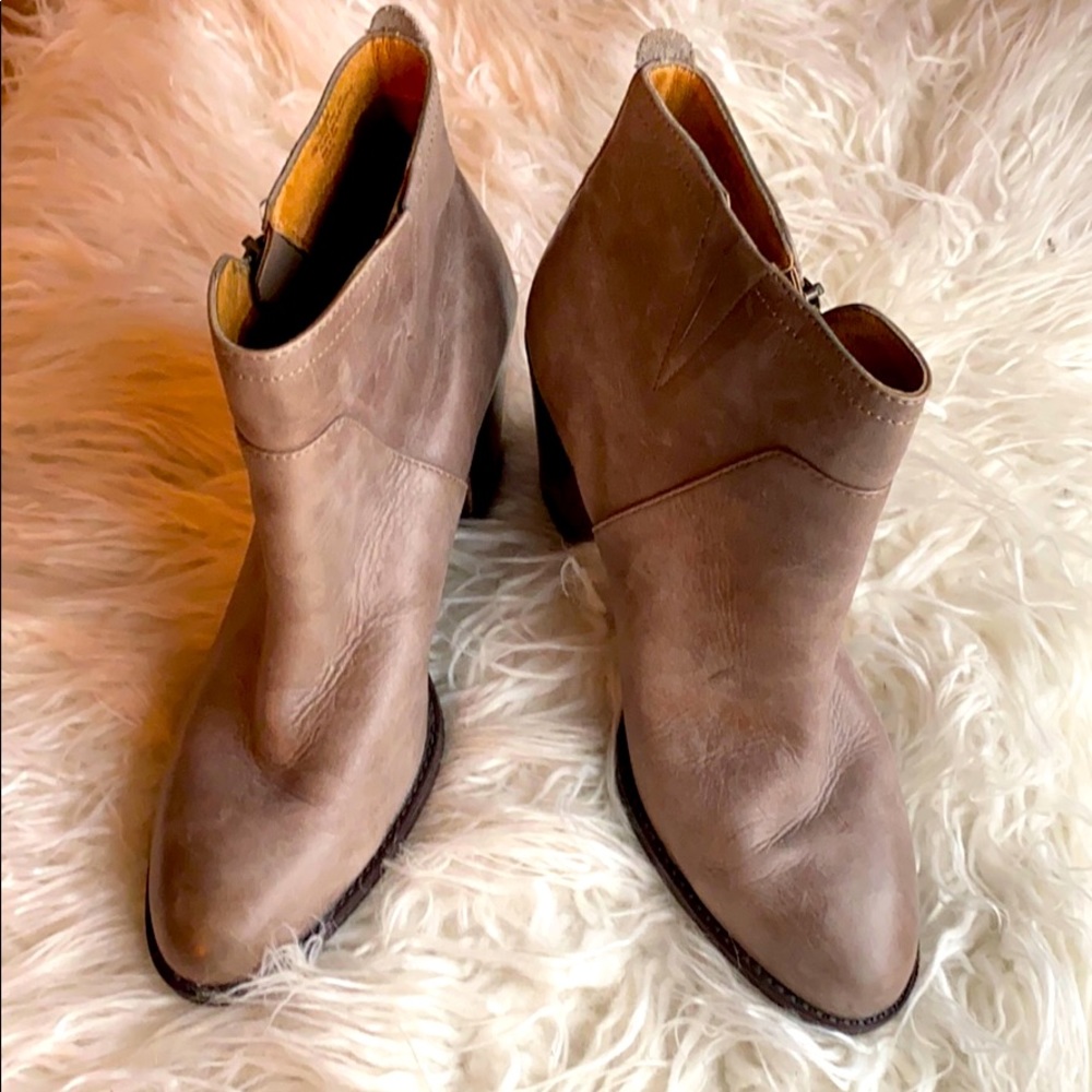 Sofft ankle leather boots